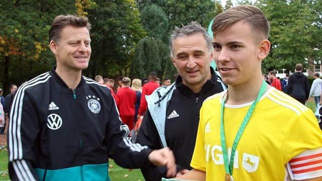 她的出战不 她的出战不