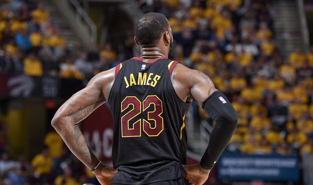 9分周琦伤 9分周琦伤